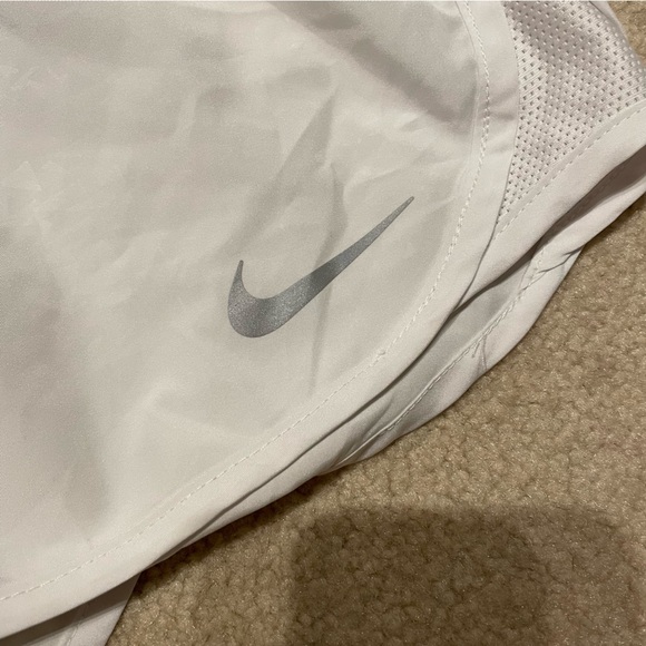 Nike Athletic Shorts White Lined Size Large - Picture 3 of 6